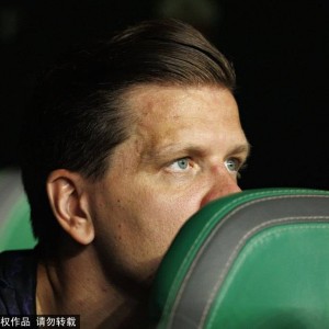巴萨无锋阵的崛起：拉菲尼亚转型伪九号，冲击欧冠与西甲双冠的战术新思路