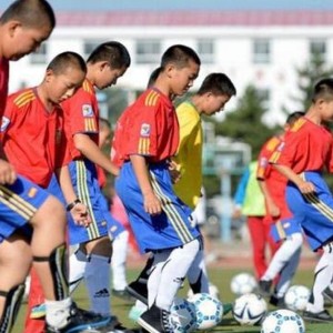今日：点球罚丢0-1输给意甲科莫是遗憾？合练三天就想大杀四方，那皇马巴萨青训早成笑话了